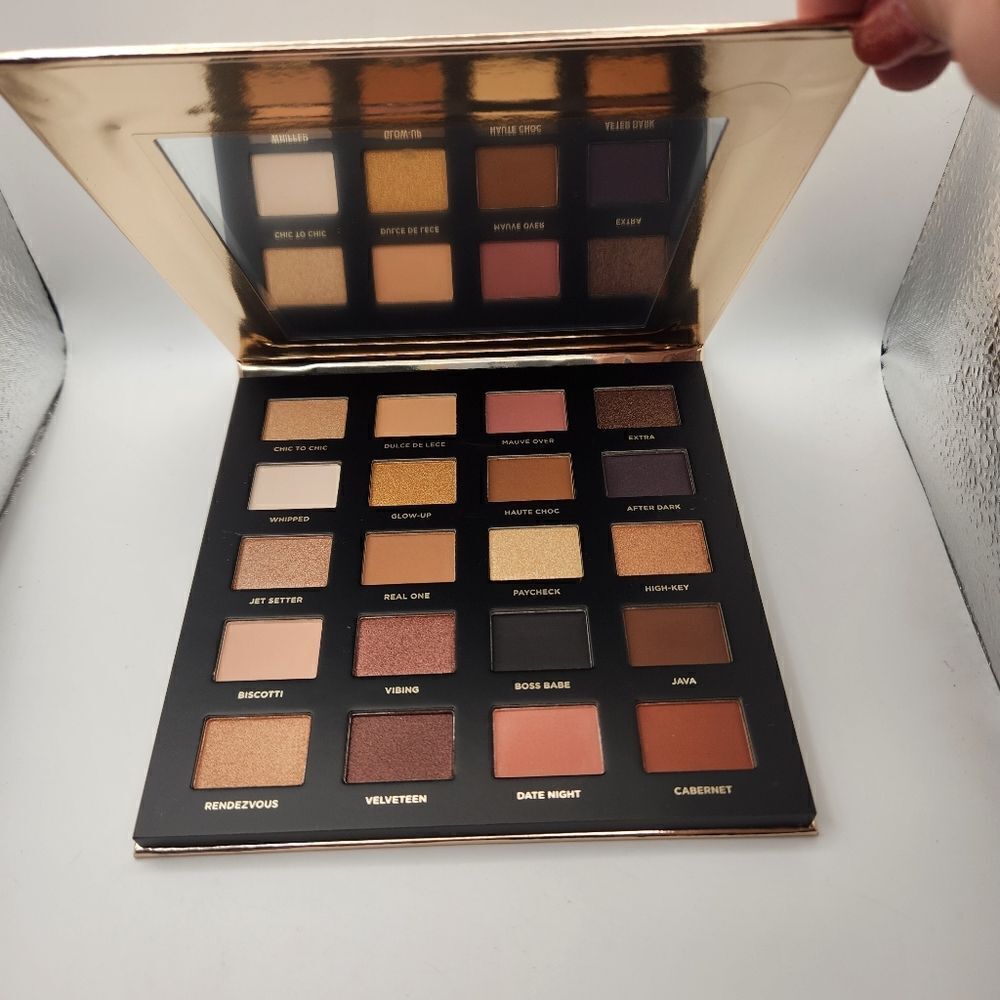 Iconic London Booming and Gleaming Eyeshadow Palette 20 Shades Matte Shimmer
